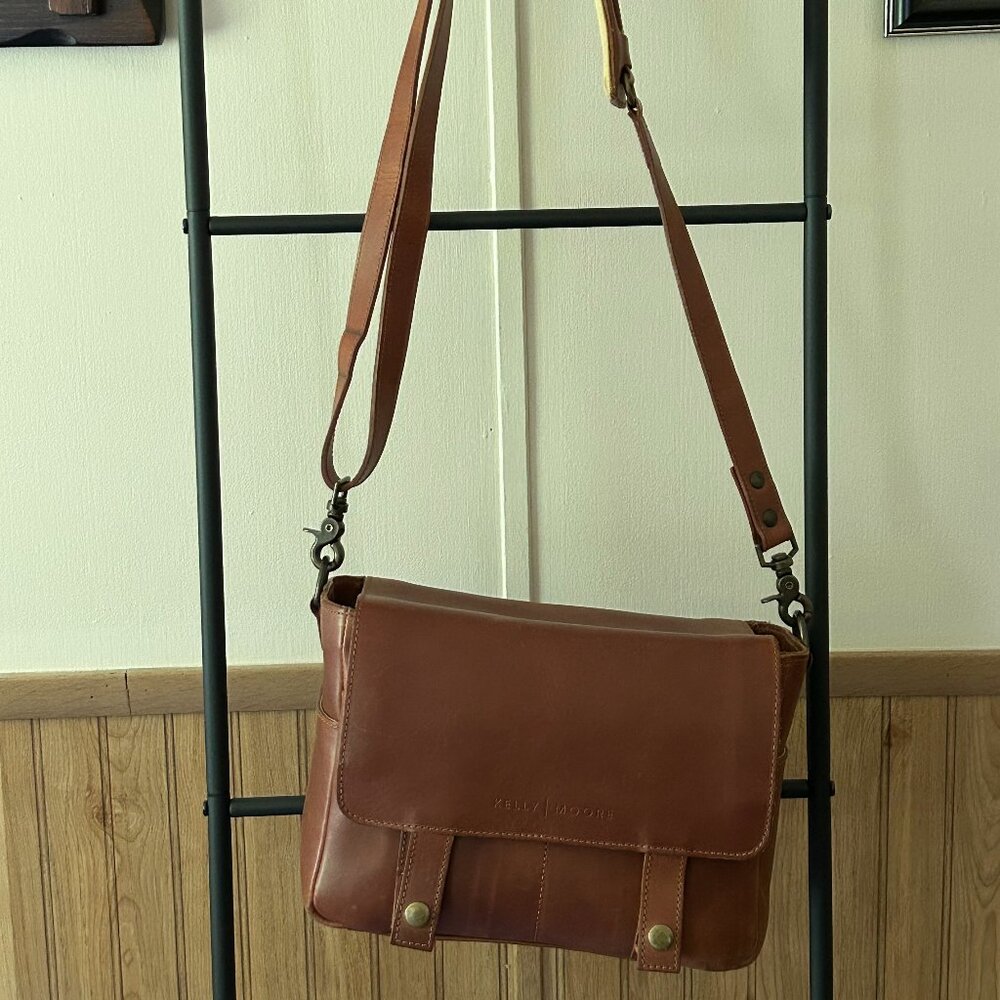 Kelly Moore NWT Leather Camera Bag